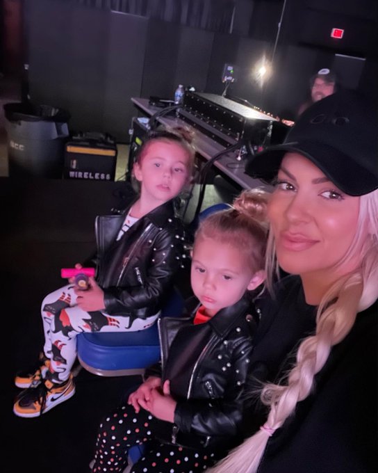 Watching daddy work!!! 🤩 @mikethemiz https://t.co/bVBXmR7vFC<a class="tags" target="_blank" title="On Twitter" href="/?out=eyJ0eXAiOiJKV1QiLCJhbGciOiJIUzUxMiJ9.eyJpYXQiOjE3MTk4MjMyNTksImlzcyI6InR3cG9ybnN0YXJzLmNvbSIsIm5iZiI6MTcxOTgyMzI1OSwiZXhwIjoxNzUxMzU5MjU5LCJyZWRpcmVjdF91cmwiOiJodHRwczovL3R3aXR0ZXIuY29tL21pa2V0aGVtaXoifQ.lnIL741jW3frSti9uicD0ggJZ6NYT8vLH1VK22bjA8QIOBG1k9Rbcif3JgmxrJXh4HXy1ExhdgJ8nzFabN5jKA">@mikethemiz</a><a href="/tag/sdlive"class="tags"><span>#sdlive</span></a>