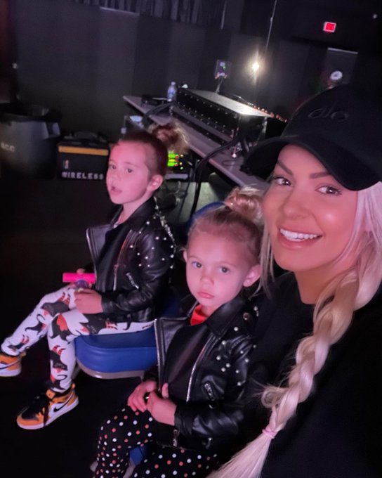 Watching daddy work!!! 🤩 @mikethemiz https://t.co/bVBXmR7vFC<a class="tags" target="_blank" title="On Twitter" href="/?out=eyJ0eXAiOiJKV1QiLCJhbGciOiJIUzUxMiJ9.eyJpYXQiOjE3MTk4MjMyNTksImlzcyI6InR3cG9ybnN0YXJzLmNvbSIsIm5iZiI6MTcxOTgyMzI1OSwiZXhwIjoxNzUxMzU5MjU5LCJyZWRpcmVjdF91cmwiOiJodHRwczovL3R3aXR0ZXIuY29tL21pa2V0aGVtaXoifQ.lnIL741jW3frSti9uicD0ggJZ6NYT8vLH1VK22bjA8QIOBG1k9Rbcif3JgmxrJXh4HXy1ExhdgJ8nzFabN5jKA">@mikethemiz</a><a href="/tag/sdlive"class="tags"><span>#sdlive</span></a>