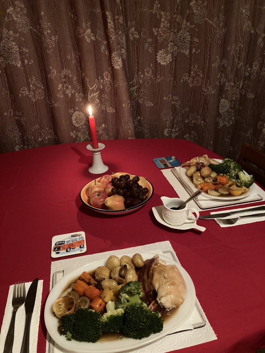 Jan_Lentzos's tweet photo. I roasted a chicken 😉
🐓👩🏻🍳
#RoastChicken #FreshLemon #FreshRosemary #StreakyBacon #RoastPotatoes #RoastedVeg #RoastCarrots #RoastTurnip #RoastOnion #Garlic #Roasted #Carrots #Turnip #BabyPotatoes #Lemon #Rosemary #CuminSeeds #ChilliFlakes #Broccoli #ChickenGravy #CranberrySauce https://t.co/hCQ1oam2KV