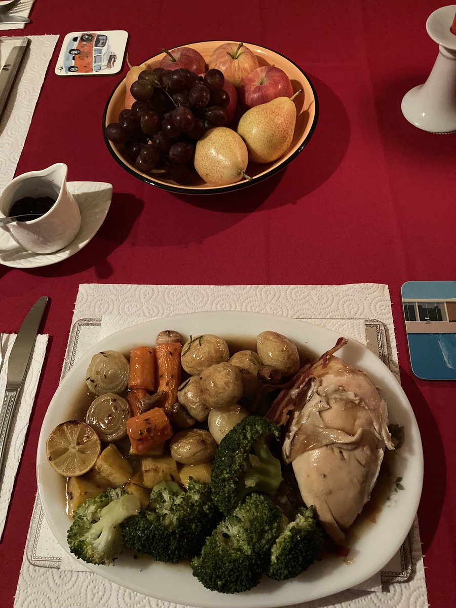 Jan_Lentzos's tweet photo. I roasted a chicken 😉
🐓👩🏻🍳
#RoastChicken #FreshLemon #FreshRosemary #StreakyBacon #RoastPotatoes #RoastedVeg #RoastCarrots #RoastTurnip #RoastOnion #Garlic #Roasted #Carrots #Turnip #BabyPotatoes #Lemon #Rosemary #CuminSeeds #ChilliFlakes #Broccoli #ChickenGravy #CranberrySauce https://t.co/hCQ1oam2KV
