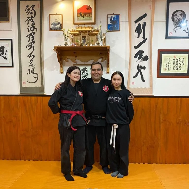 DojoTeinen's tweet photo. Examen Kyu, jueves 29 de septiembre del presente año...

Feliz de observar el crecimiento de las estudiantes.

#artesmarciales #bujinkan #budotaijutsu #examenkyu #aysen #patagonia https://t.co/gMeTCSM7Es