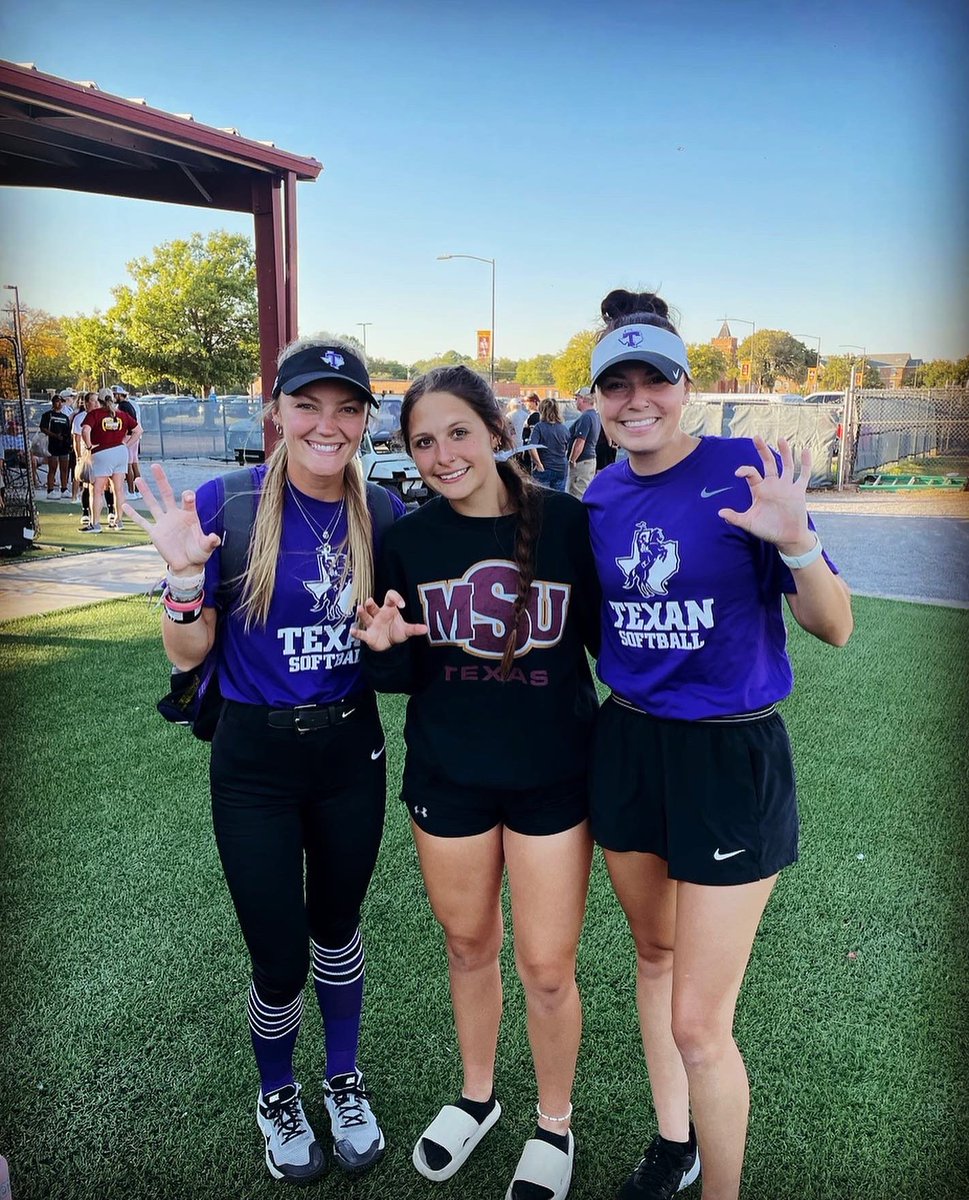 jen_medford's tweet photo. Tarleton Softball fall season is underway! Great job today ladies!! 💜 Also, reuniting with former teammates was just a bonus! #tarletonsoftball #bleedpurple https://t.co/O4dIqSNWFP