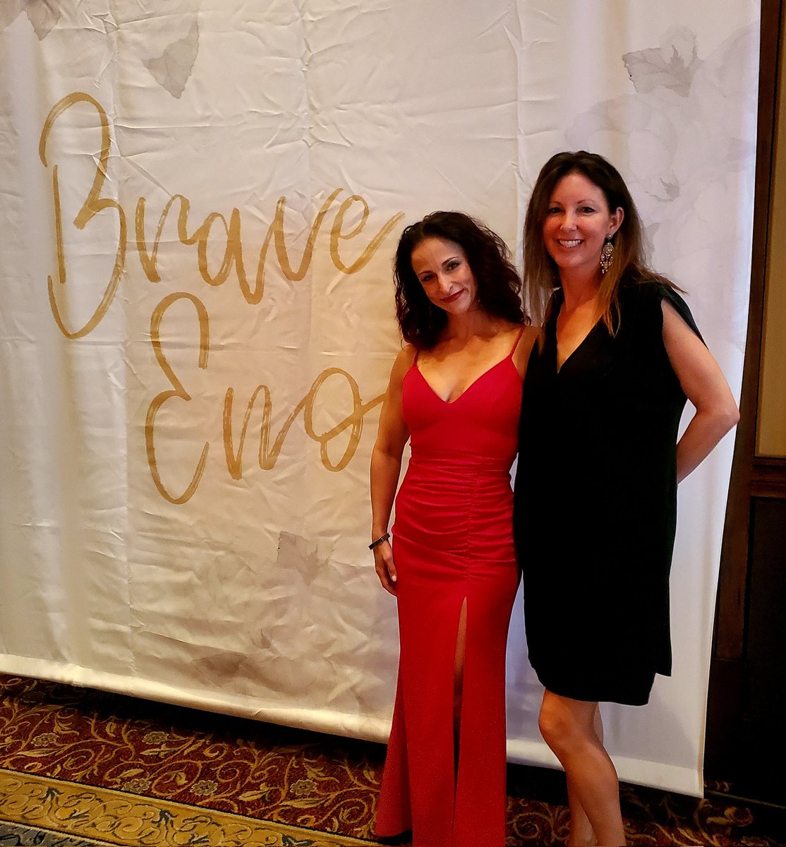 ErikaBracamo316's tweet photo. Joy is finding an amazing pathologist friend to share the awesomeness that is Brave Enough #BE22 #looklikeapathologist ❤️ https://t.co/0GNNGN9QsV