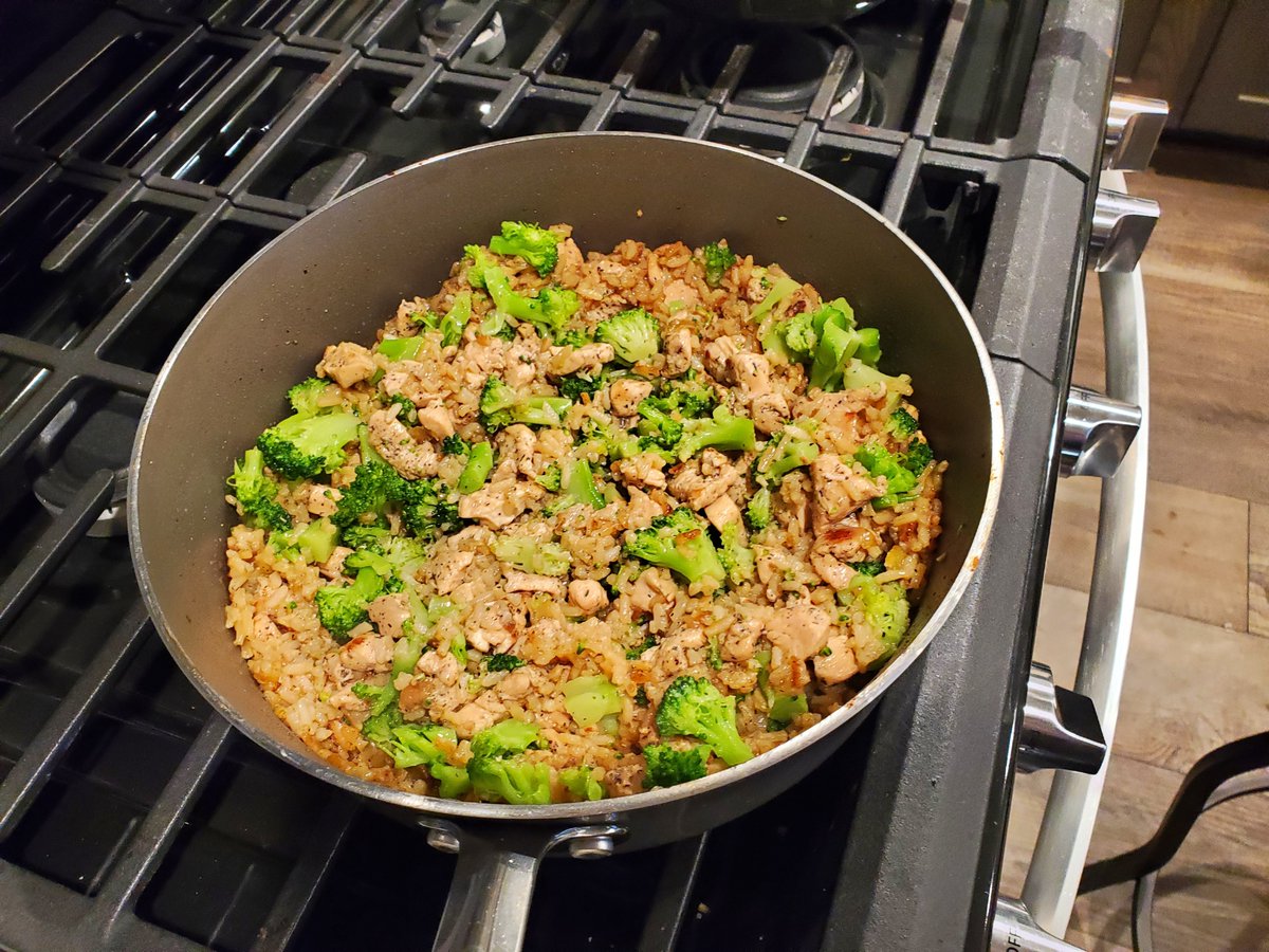 Justspazed's tweet photo. Cheesey chicken rice and broccoli on tonight stream chef spaz is killing it https://t.co/sMwqnMriFn