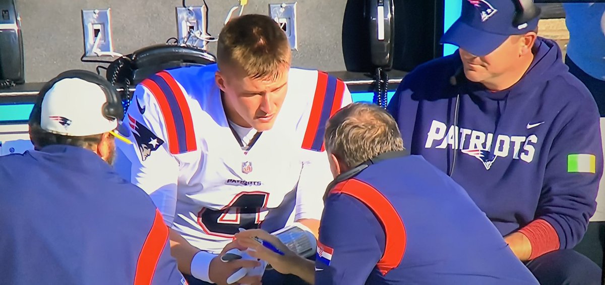 BarryOnHere's tweet photo. "Look Tom, we need you to step up"

"My name is Bailey Zappe"

"Whatever Brady just do your usual shit that wins games for us okay?" https://t.co/p4wcP07bgz