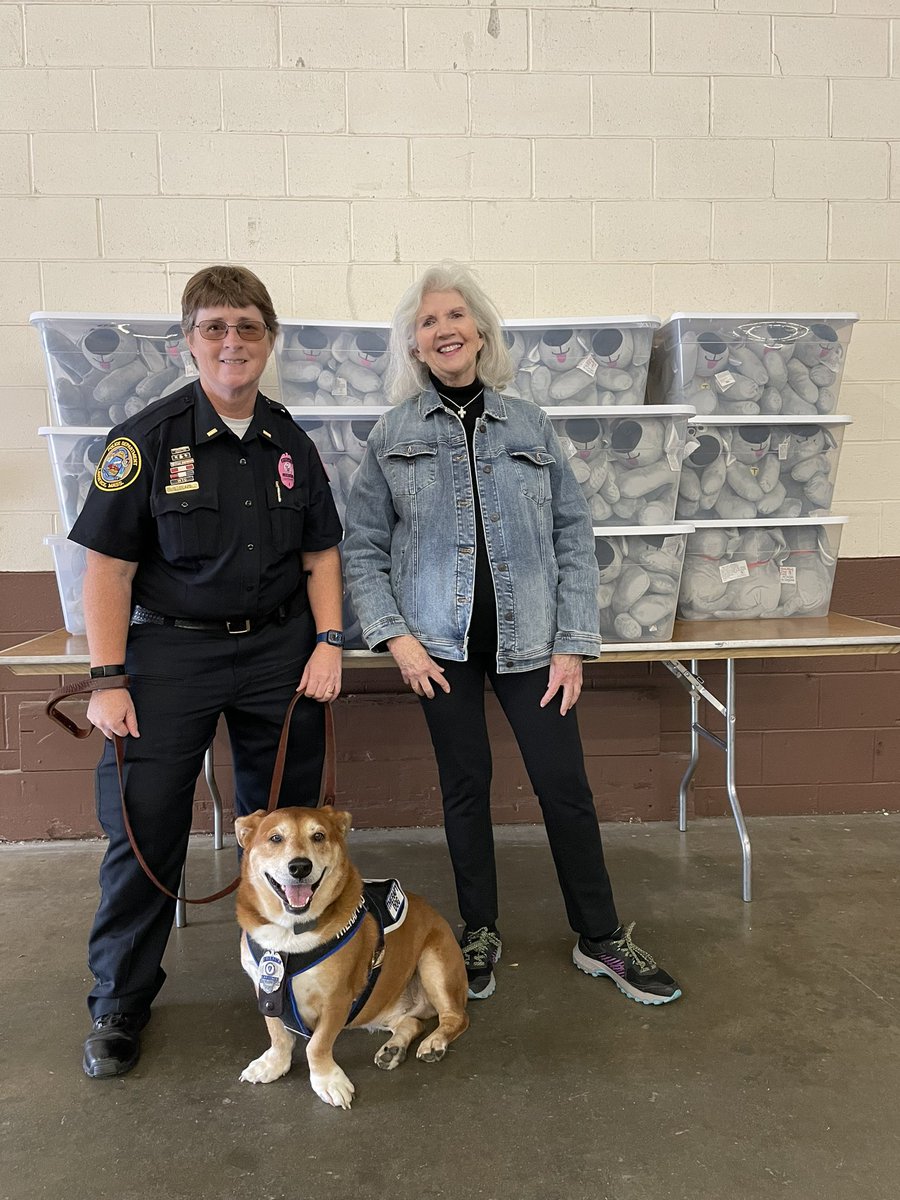 Olliemutt's tweet photo. Therapy Dog Oliver 🐾 loves helping out one of his favorite causes Trouble the Dog 🐾 annual motorcycle 🏍️ fun raiser ride. Thanks Sheila for all the great work you are doing!! Oliver 🐾 met new friends Nancy, Laurie, &amp; Paula &amp; Jackson  🐾 #community #spreadingsmiles https://t.co/xeHSt5OrQp