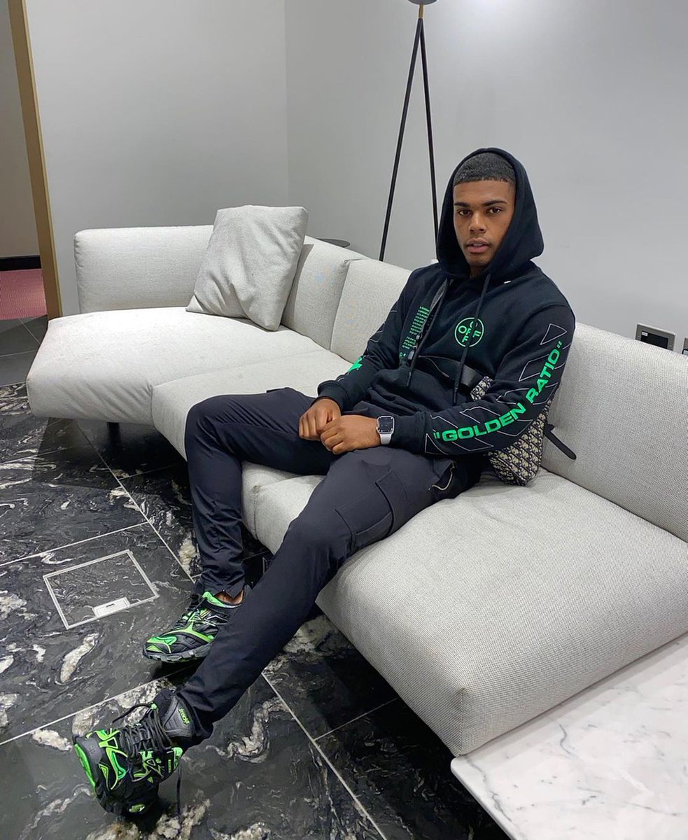 DemonModeIn321's tweet image. So proud of my lil bro. Graduated this past summer valedictorian and now he has his eyes set the big picture. Following in my footsteps. Add my bro @ATLJJames.