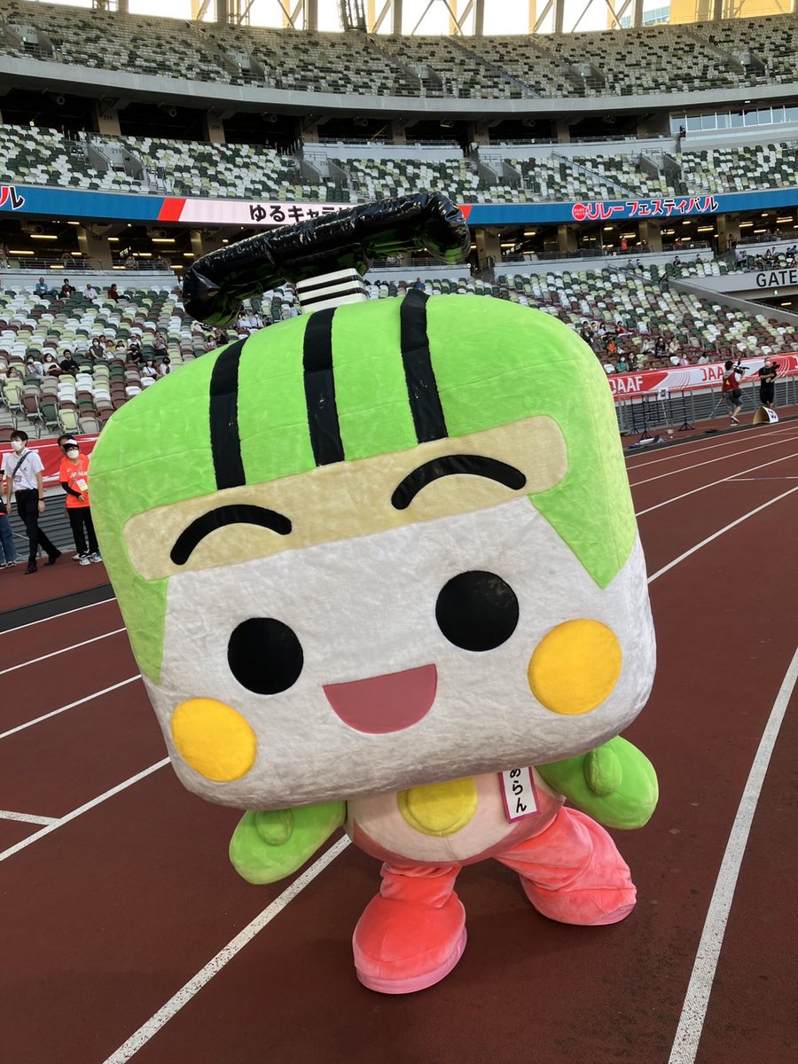 toeikotsu's tweet photo. 昨日、とあらん＆みんくるは 国立競技場で行われた #リレフェス のゆるキャラリレー🐾に参加してきました！  #とあらん #みんくる https://t.co/Kc0u9IGrId