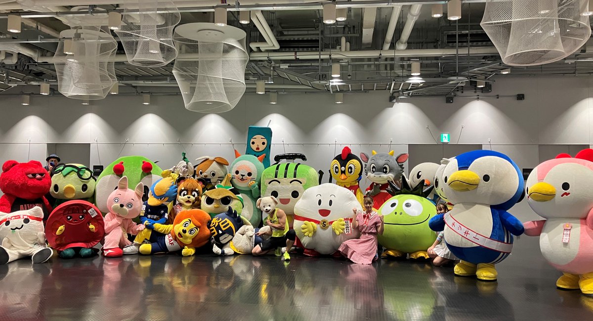 toeikotsu's tweet photo. 昨日、とあらん＆みんくるは 国立競技場で行われた #リレフェス のゆるキャラリレー🐾に参加してきました！  #とあらん #みんくる https://t.co/Kc0u9IGrId