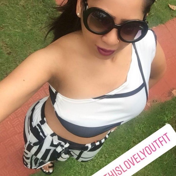 Cozmostore24's tweet photo. So good I had to share! Check out all the items I'm loving on @Poshmarkapp #poshmark #fashion #style #shopmycloset #soaked #materialgirl: https://t.co/RmEYesX8N3 https://t.co/DC3qGwGWVI