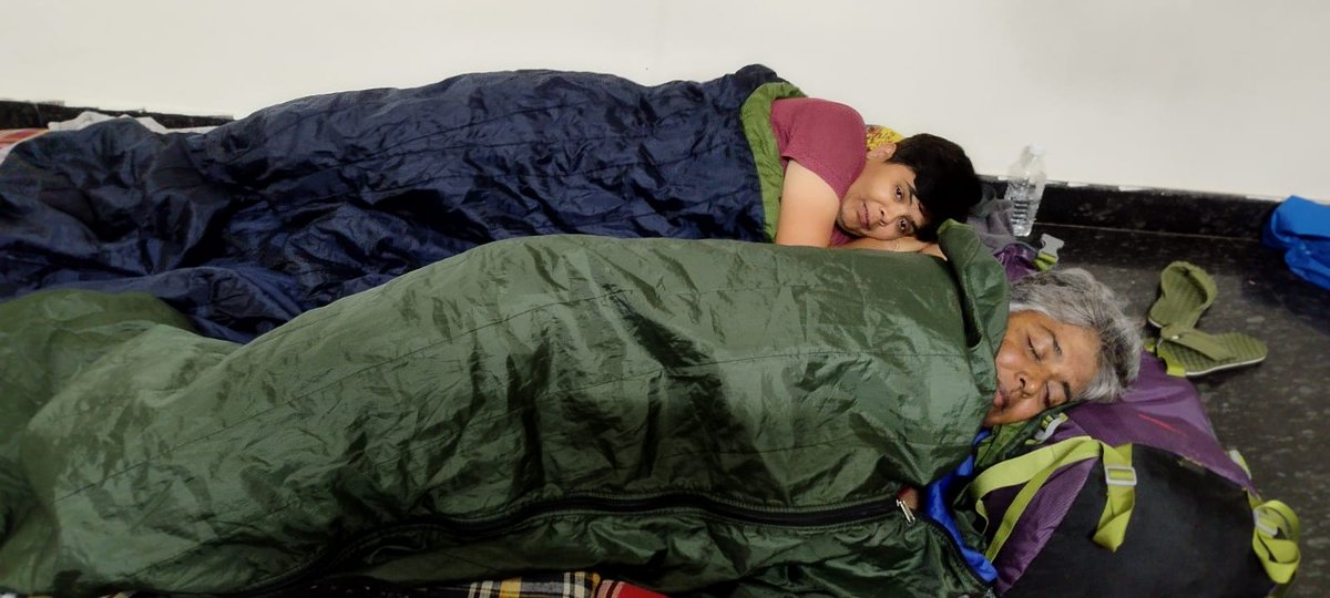 KavithaReddyKR's tweet photo. Irrespective of where we are we will always be Mountaineers, always prepared to get a good sleep even in basic accommodation! #KavithaJigna at Bharat Jodo 🚶‍♀️🚶‍♀️🚶‍♀️🚶‍♀️🚶‍♀️
#KavithaReddyKR #KPCCGeneralSecretary #StateYatri #BharatJodoYatra https://t.co/aIyuHLdGXi