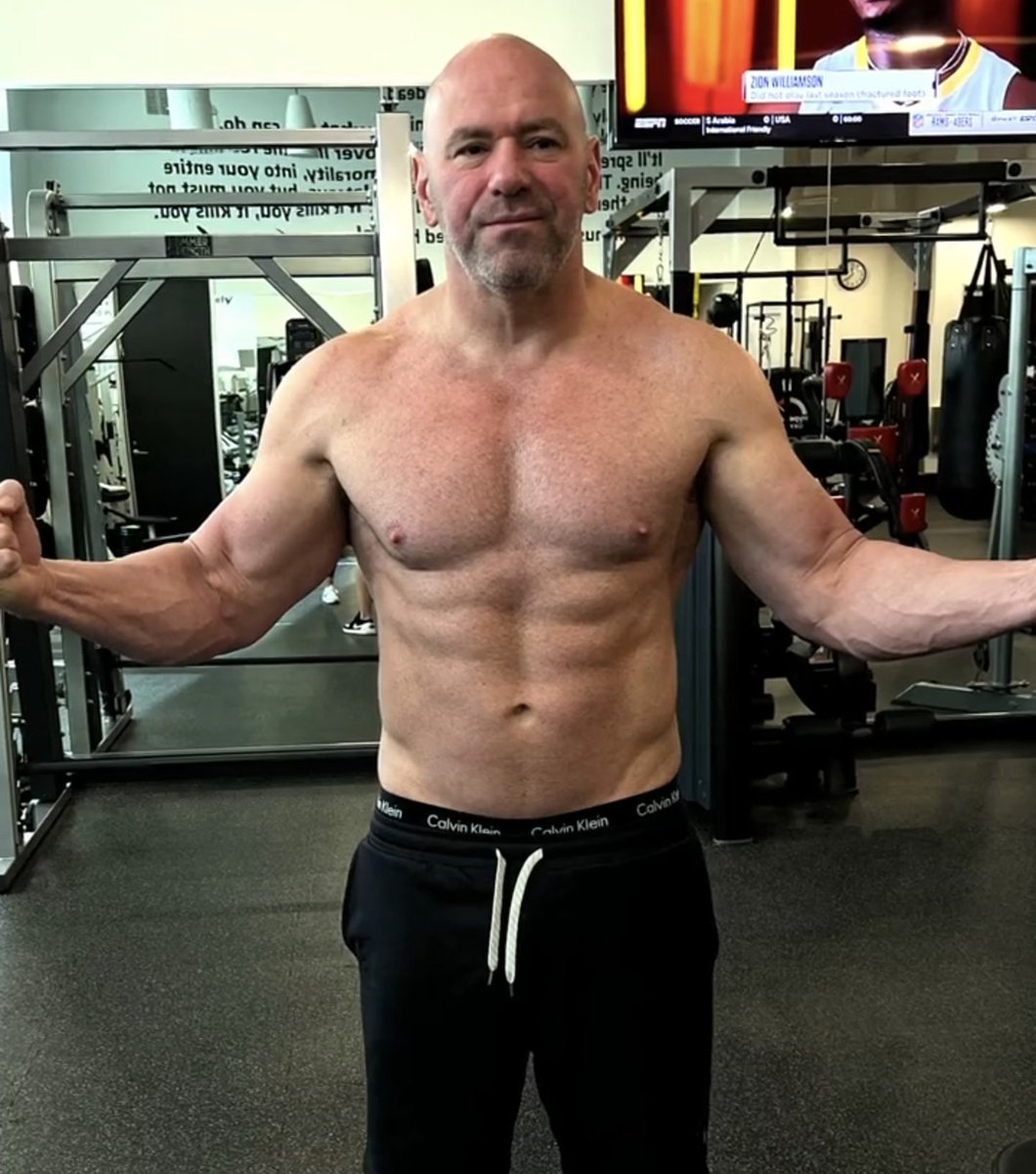 ChamatkarSandhu's tweet photo. 53 year old UFC President Dana White 💪 https://t.co/1VoIufQoKa