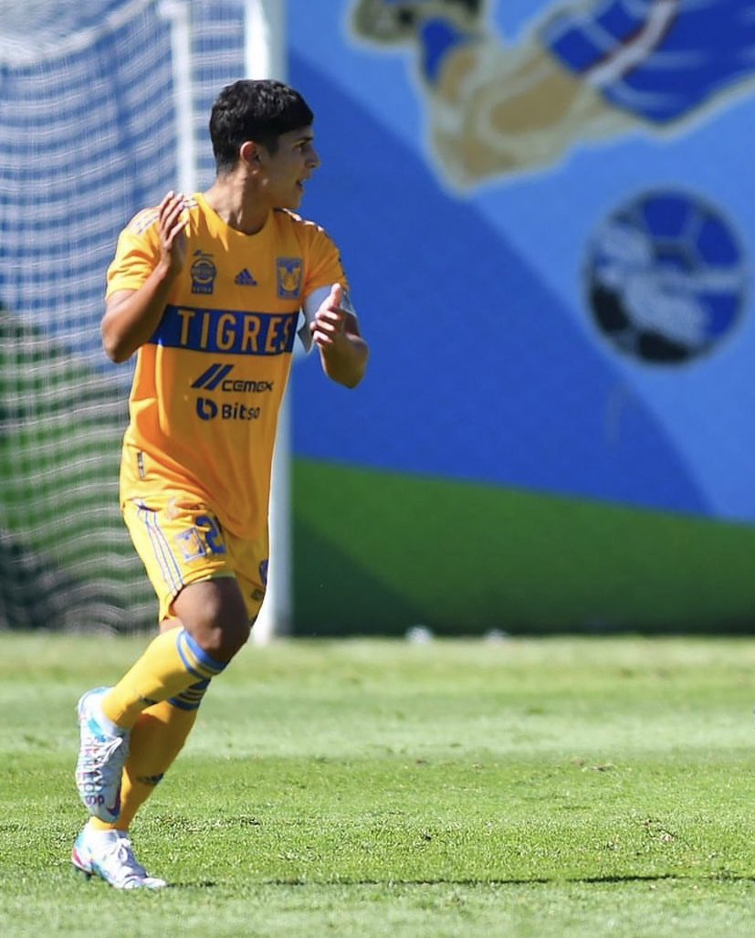 EdsonGVC's tweet photo. De destacar lo de Kevin Mariscal, mediocampista de Tigres Sub-20 que llegó como refuerzo para este Apertura 2022 procedente de Chivas. Se afianzó como titular (16 PJ - 14 de titular) y ayer terminó el partido como capitán tras la salida de Sebastián Fierro. https://t.co/P9R5tBdoZy