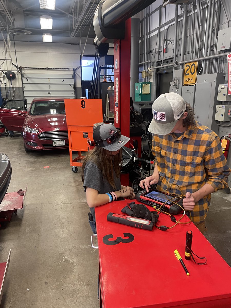 CETC_SVVS's tweet photo. CETC Automotive Capstone students (our night class) are using their entrepreneurial skills &amp; have launched Sunset Automotive. Students are offering their services to those in the community. Please contact our Automotive Program for more details! @SVVSDsupt @DPerfettiDeany https://t.co/QnCA6rNdxN