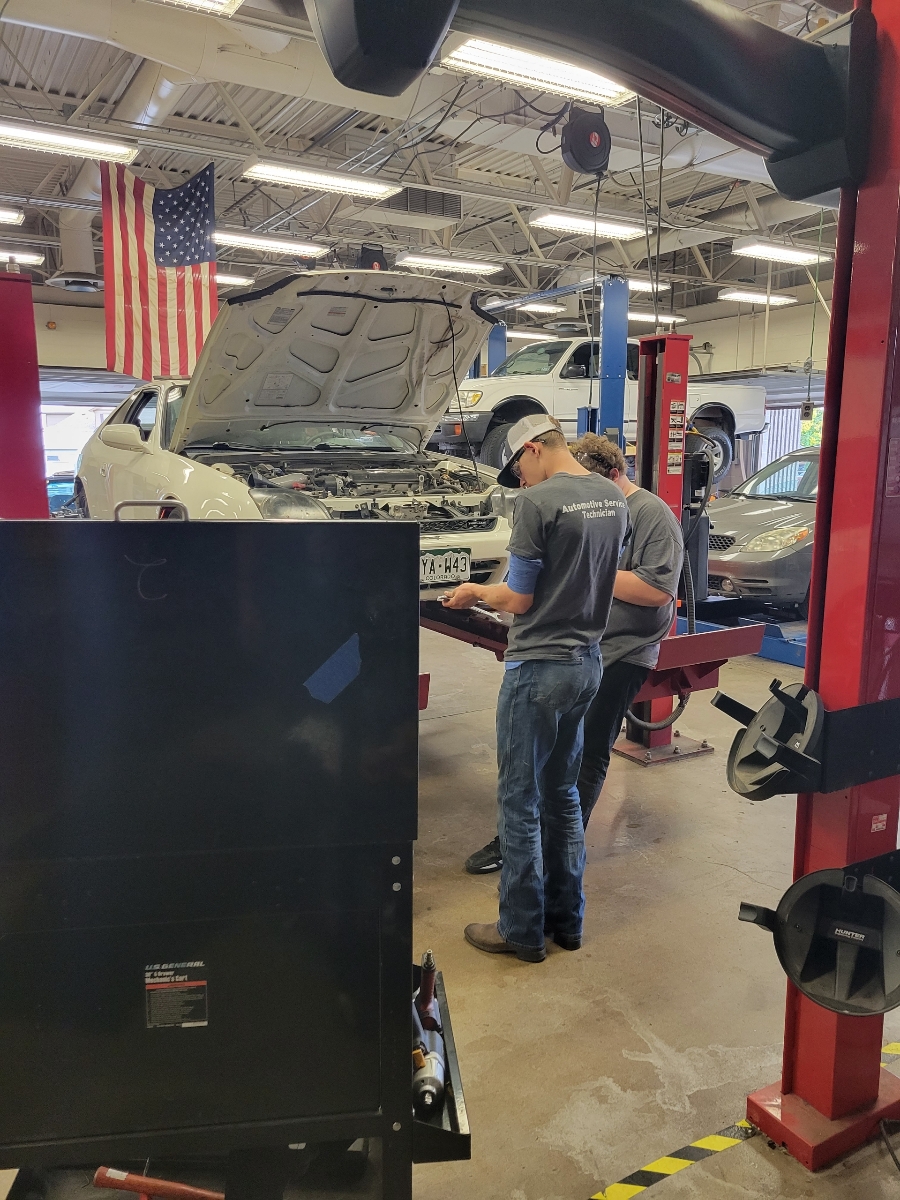 CETC_SVVS's tweet photo. CETC Automotive Capstone students (our night class) are using their entrepreneurial skills &amp; have launched Sunset Automotive. Students are offering their services to those in the community. Please contact our Automotive Program for more details! @SVVSDsupt @DPerfettiDeany https://t.co/QnCA6rNdxN