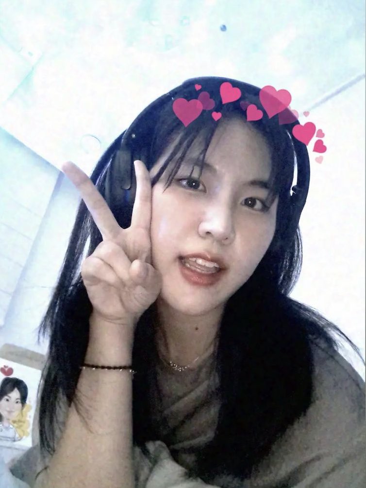 hourlypristpia's tweet photo. kim yehana/ yewon💗

#pristin #yehana #yewon https://t.co/XclG6rHear