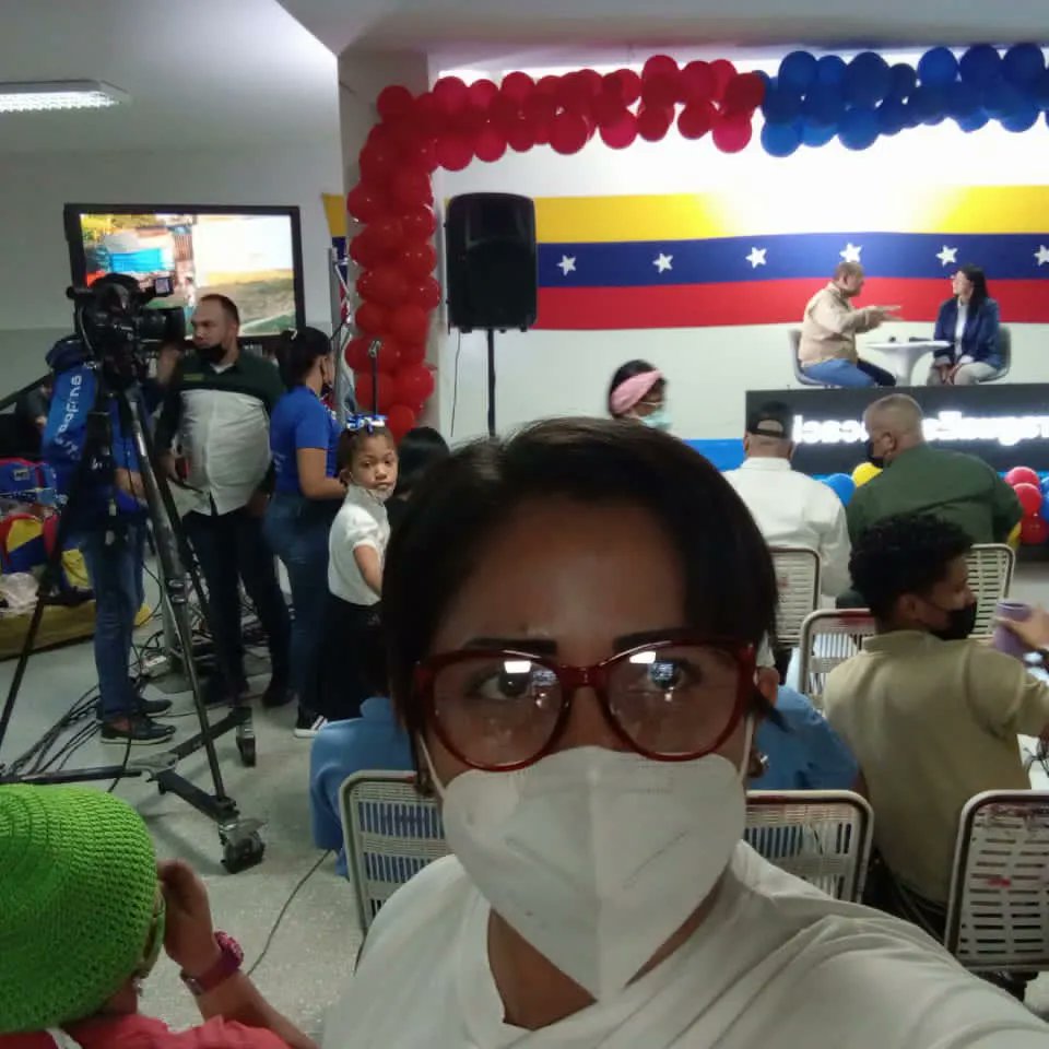 Mov educación Nueva Época y la Dirección de educación del Municipio Bolivar estuvieron presentes el en programa número 6 de nuestra Gobernadora Karina Carpio.
#AraguaEsEducacion 
<a href="/NicolasMaduro/">Nicolás Maduro</a> 
<a href="/Soykarinacarpio/">Karina Carpio</a> 
<a href="/LolimarPSUV/">Lolimar Montilla</a>