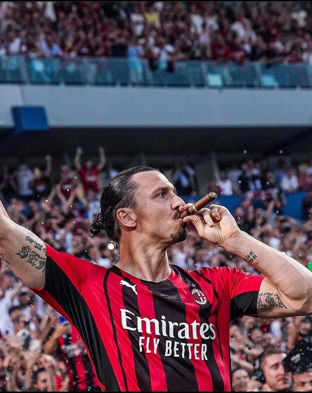  Zlatan Ibrahimovi amefikisha miaka 41 katika siku ya leo. Alizaliwa Oct 3/1981

Happy birthday 