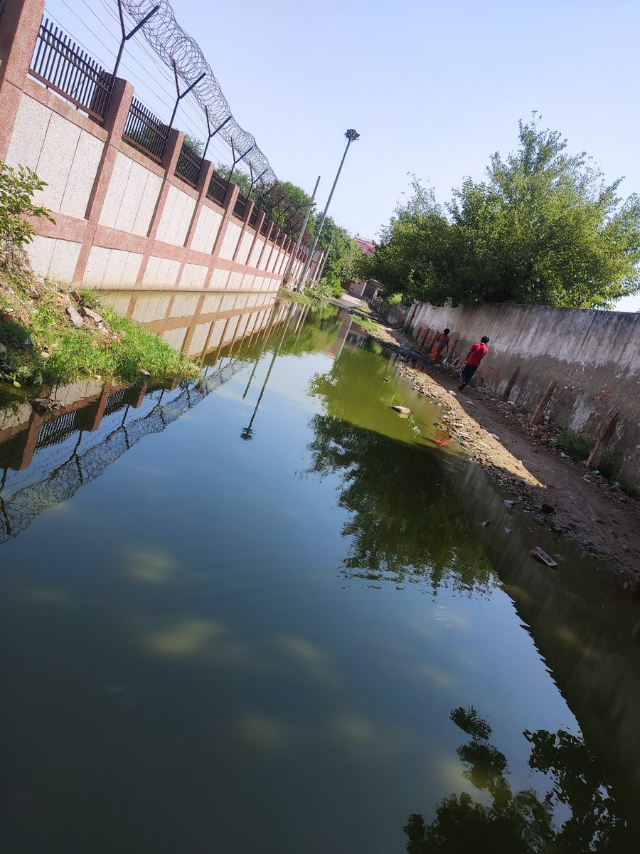 ak91217's tweet photo. @ArvindKejriwal @narendramodi @PMOIndia @msisodia @GulabMatiala @AAPYouthWing @tweetndmc 
Kindly check this please we r facing lot of problems here so many complaints have been registered about this but no action has been taken pls take some action about this https://t.co/cqsZeEdKbG