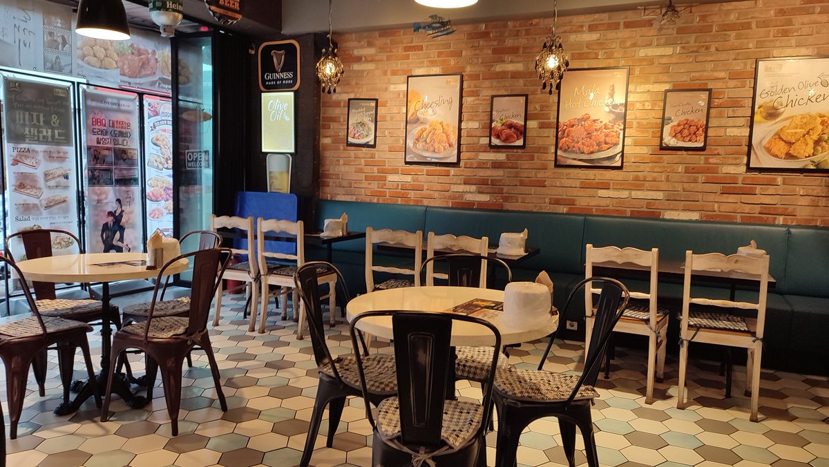 darkestvoices's tweet photo. Estoy muy desaparecida en esta cuenta pero como estoy en Seúl ahora mismo vine a comer al restaurante de Sunni en Goblin y quería compartirlo por aquí ASDFGHJKLÑ https://t.co/JGPScHc08G