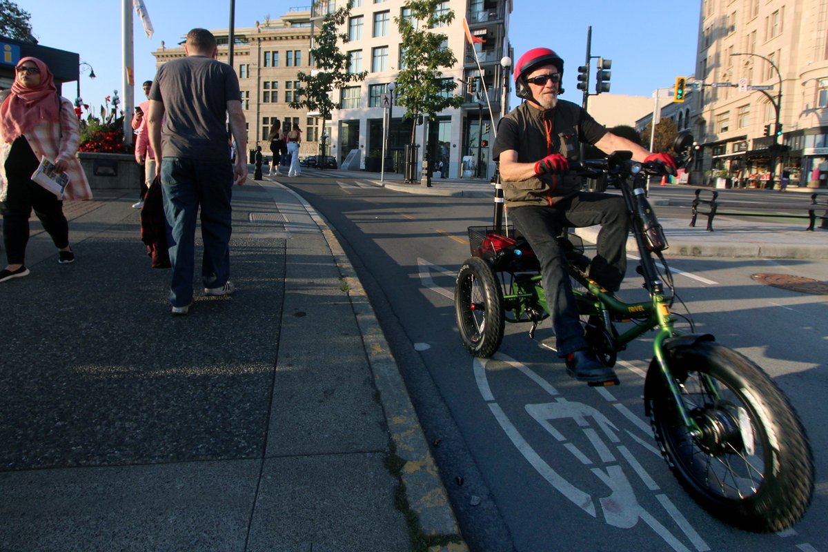 420_Bike_Life's tweet photo. Standard bicycle frames do not serve all.
#eBikes have changed the game.
#BikeLife #Cycling #cargobikes #trikes #LongAndLow #custom #chopper #ebike #eChopper #ElectricVehicle https://t.co/0EUDsF9eud