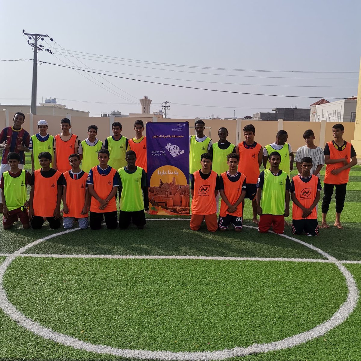 aldgharyr's tweet photo. #يحدث_الان إنطلاق المباريات النهائية لدوري المدرسة على مستوى المرحلة المتوسطة والمرحلة الثانوية
#اليوم_الوطني_السعودي92  
#هي_لنا_دار
#وزارة_التعليم 
#تعليم_جازان https://t.co/cxdkNuJ5zq