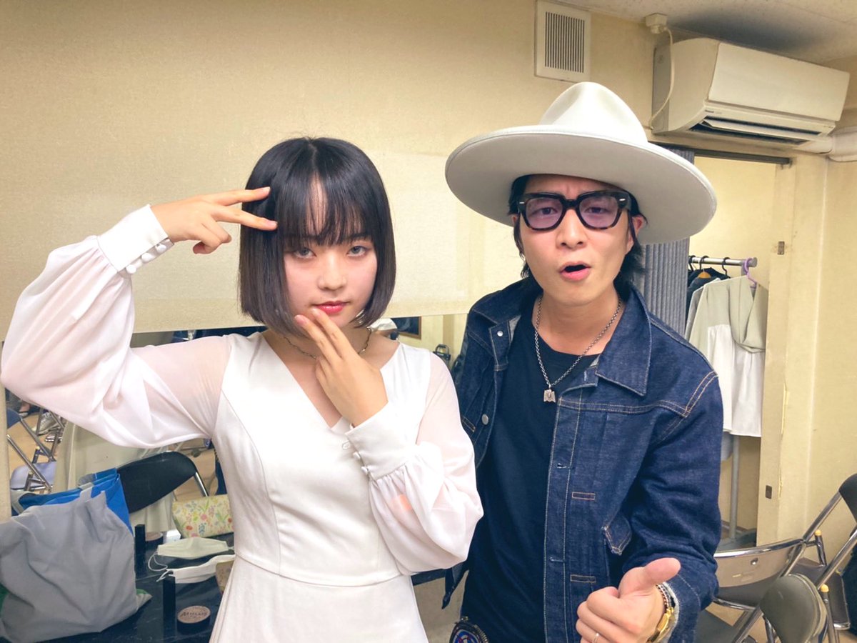 Come0611's tweet photo. もう出会って10年、、、
数少ない同世代バンドの1つ。
ミズニウキクサのBa.Vo愛美ちゃん👍
@mochiningen 
にしては初めて写真撮ったな笑‼️
ライブもカッコよかったですありがとう‼️

#ミズニウキクサ #whitecatss #finesound #beatstation https://t.co/BYgieoHbtT
