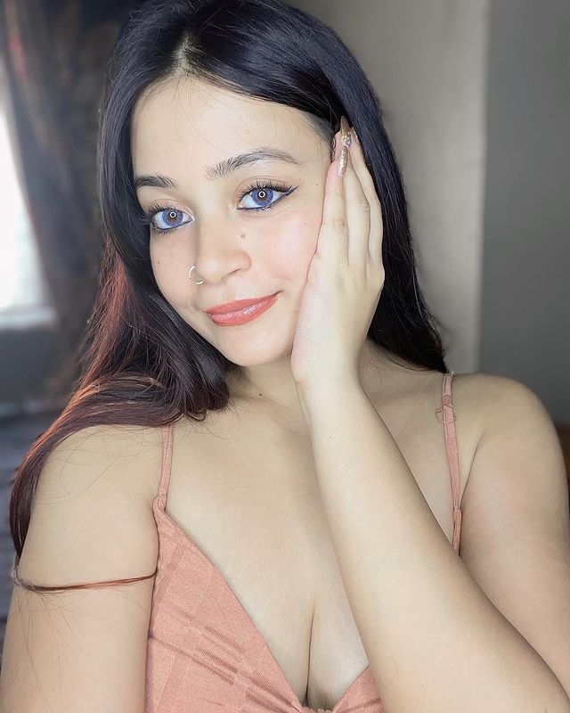Senha31's tweet photo. 🙃😁😁
#lol #selfies #lifelately #cute #hotmess #spicysalsa #stayhome #badass #beabadass #hourglass #curvy #curvymodel #curvyfashion #curvy #fashionblogger
#SenhaKarmakar
@rimpi_31 https://t.co/vvkILqVV3q