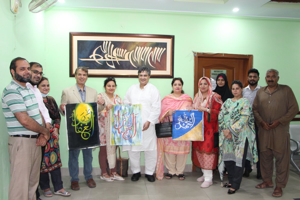 Dr. Mujtaba (USA) &amp; Dr. Erum psychiatrist from the USA Visit Fountain House Lahore. Dr. Syed Imran Murtaza (MS) and Mrs. Ayesha Imran Murtaza presented the recently published book of Dr. Amjad Saqib, "Chaar Admi" and a beautiful painting to Dr. Mujtaba &amp; Dr. Erum
#fountainhouse
