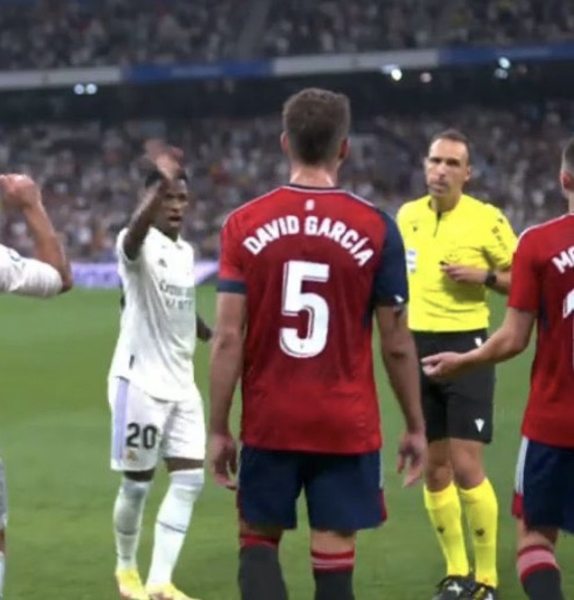 El racismo me da asco y jamás está justificado. Tan cierto es eso como que Vinicius es un impresentable, un mal deportista y un pésimo compañero de profesión.