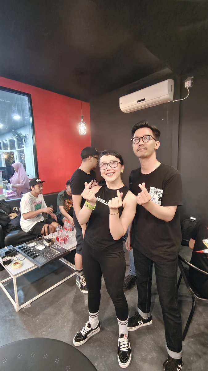 Saranghaeyo 🫰🏻
Siapa tau teh <a href="/Phopi_RA/">Phopira</a> mau featuring gitu sama saya punya band 🫣