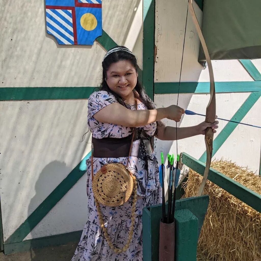 annaangela's tweet photo. First time at the Ren Faire! Had so much fun! Shot arrows and crossbows, ate turkey leg &amp; frozen chocolate bananas, found the TARDIS but not The Doctor, meandered around enjoying people's garbs, saw the Queen, watched the Royal Joust, and shouted a lot o… https://t.co/CoP3hGewag https://t.co/cyzZmi5INj