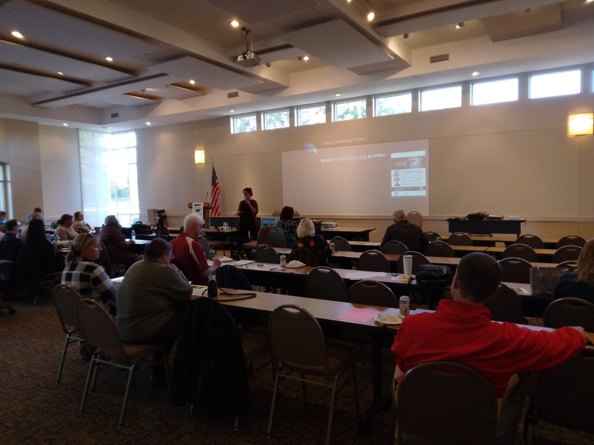 Lakefedteach's tweet photo. This past Thursday, members received training at LCFT Union Hall on advocating for the Workers' Rights Amendment. This amendment would guarantee existing labor rights in Illinois. Be sure to vote YES on November 8th! https://t.co/LsMYzQXMfR