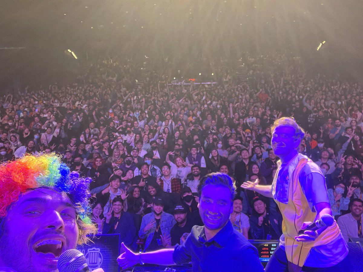 TrashTastePod's tweet photo. Thank you so much, Toronto!
Canada is awesome! 🇨🇦 
#trashtastetour 

https://t.co/qUa1LtuDpK https://t.co/zHDwNmT54p