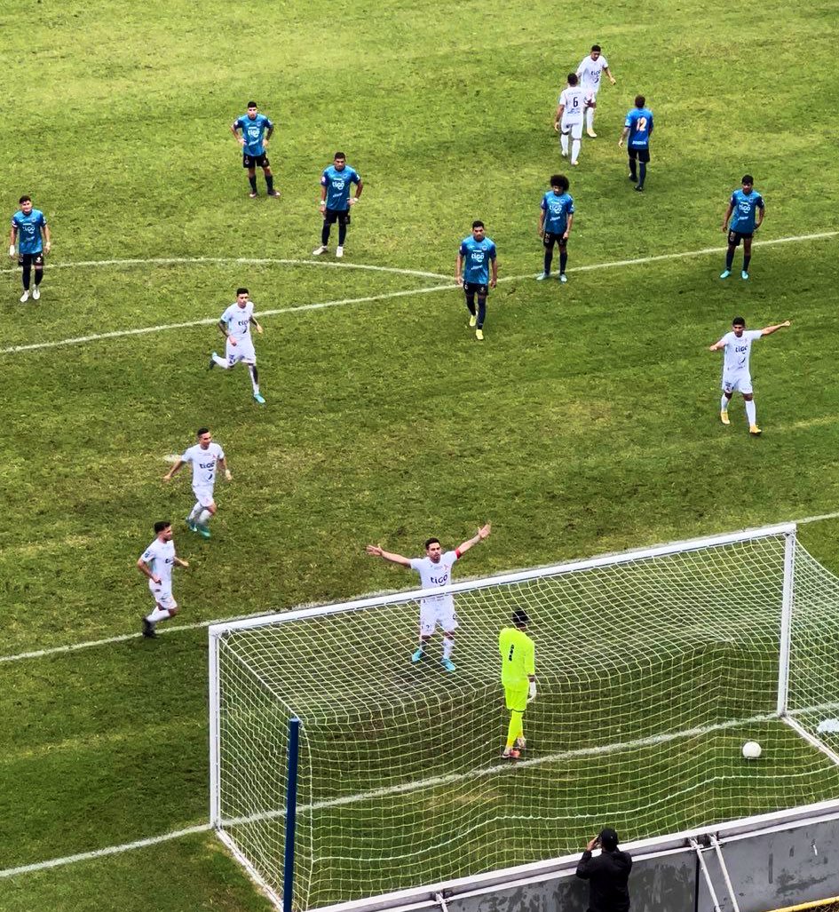 FitoZelaya22's tweet image. Papá solo hay uno. 🅰️

+3 y con el objetivo intacto, este es el camino. #RZ22 @AlianzaFC_sv