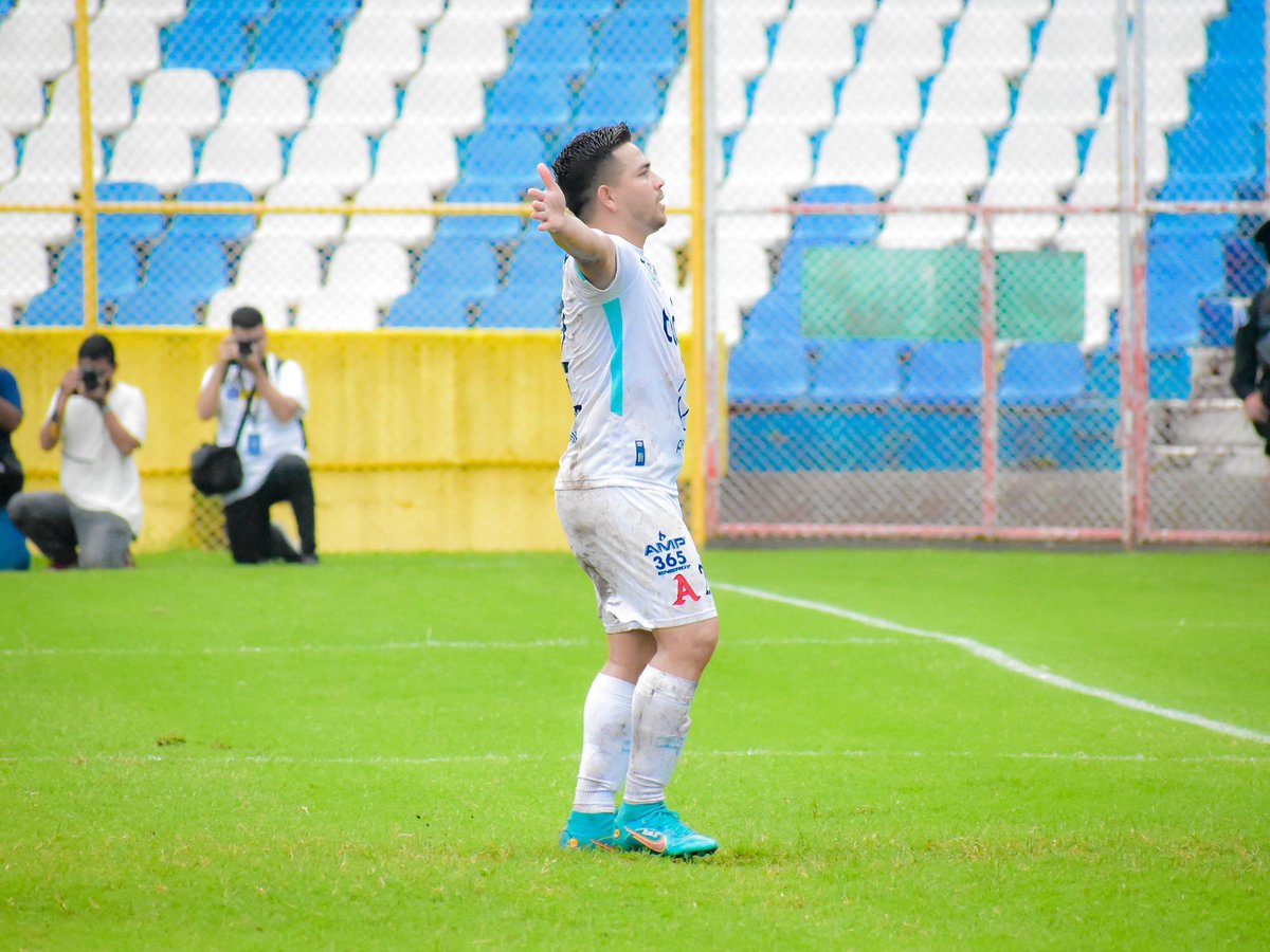 FitoZelaya22's tweet image. Papá solo hay uno. 🅰️

+3 y con el objetivo intacto, este es el camino. #RZ22 @AlianzaFC_sv