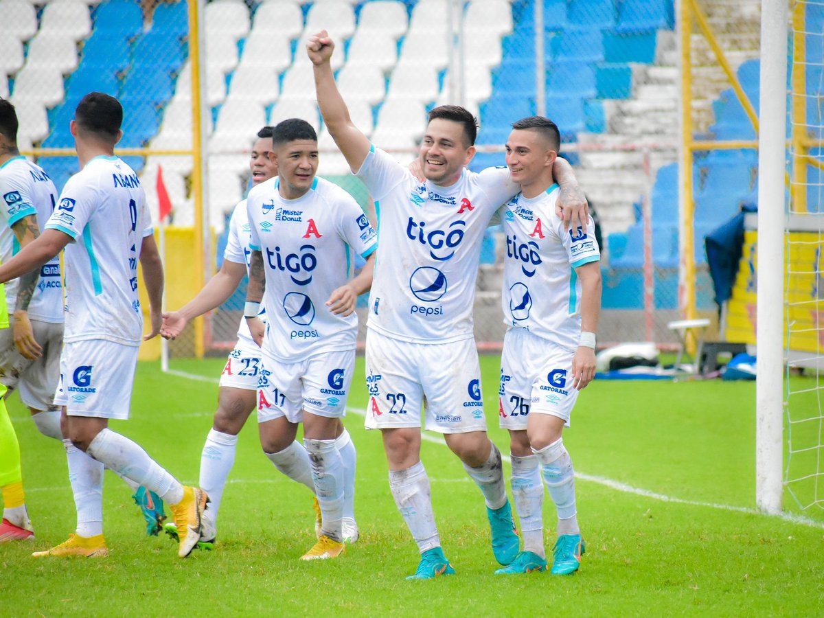 FitoZelaya22's tweet image. Papá solo hay uno. 🅰️

+3 y con el objetivo intacto, este es el camino. #RZ22 @AlianzaFC_sv