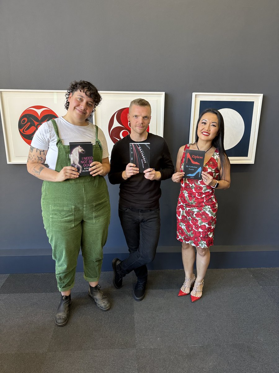 cat_writes_604's tweet photo. So honoured to be part of @WORD_Vancouver for the 1st time last Sunday!
Big thanks to LGBTQ2S+ Curator @dlylyly for inviting me to join the #QueeringTheChapbook panel with fellow chapbook authors #PatrickGrace (@PlenitudeMag’s Managing Editor), @kitchenmckeown & @vicmbabazi!🏳️🌈🏳️⚧️ https://t.co/IZsOvl9e5S
