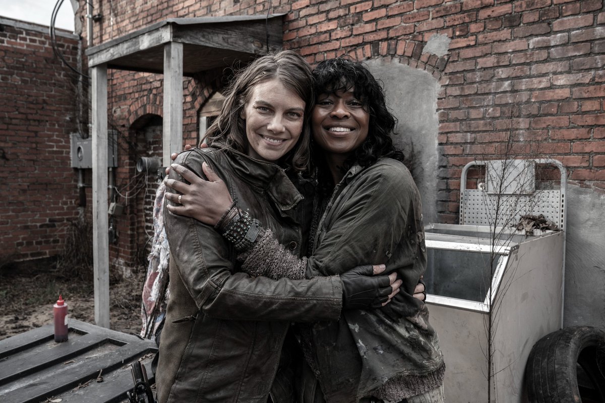 TheWalkingDead's tweet photo. What did you think of that episode AND cliffhanger?! Sound off in the comments! 😬  #TWD https://t.co/tUrfcpSi4j