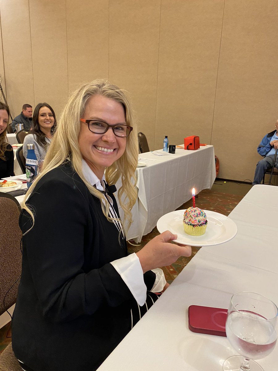Leni_Karr's tweet photo. @JillSommerset @vascularIR @YsaAugust @Vascupedia_com @monteromiguel @hendolat @drcostantino1 Of course she was presenting on her b-day!!! 😊 Best wishes to both of you!🎉🎂🥃 https://t.co/2353S2bUy5