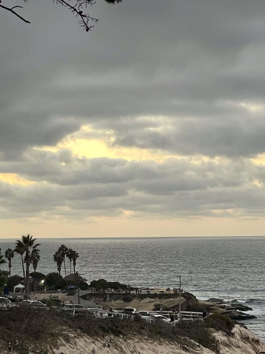 RoboticsUrology's tweet image. Last Sunset #SanDiego #WCET22 meeting for me but join us tomorrow 830am for #SProbot plenary session and find out the buzz and how it’s making dramatic changes to minimal invasive surgery ⁦@SimoneCrivella2⁩ ⁦@drjkaouk⁩ ⁦@UABUroOnc⁩ ⁦@IntuitiveSurg⁩