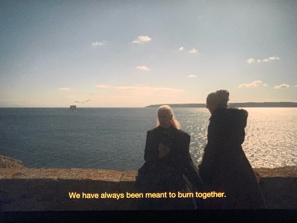 cerseicurls's tweet photo. A COUPLE THAT SLAYS TOGETHER STAYS TTOGETHER #HouseOfTheDragon https://t.co/amExNkV8Cx