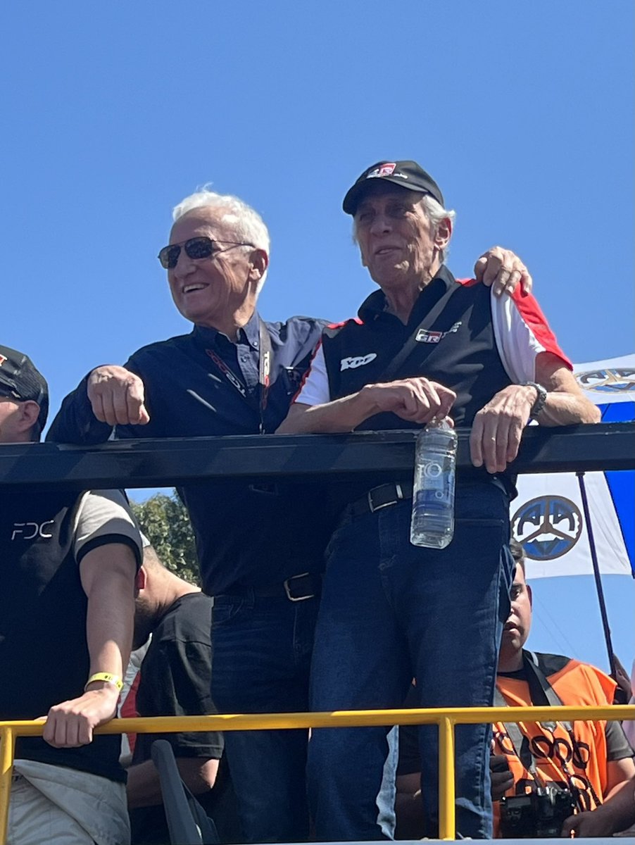 claulegnani's tweet photo. Cuanta sensibilidad y talento p/ manejar un auto de carrera a alta velocidad. Gracias Yoyo y Flaco por tan lindos momentos entregados al automovilismo. https://t.co/S0MgY2qnIF