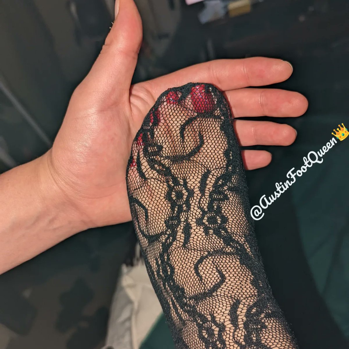 AustinFootQueen's tweet photo. My idea of a Sunday funday is having my feet caressed and worshiped 🤗

Thanks for the guys who booked 😘

#sessionmodel #footmodel #prettyfeet #footworshi̇p https://t.co/9z92DuLDTd