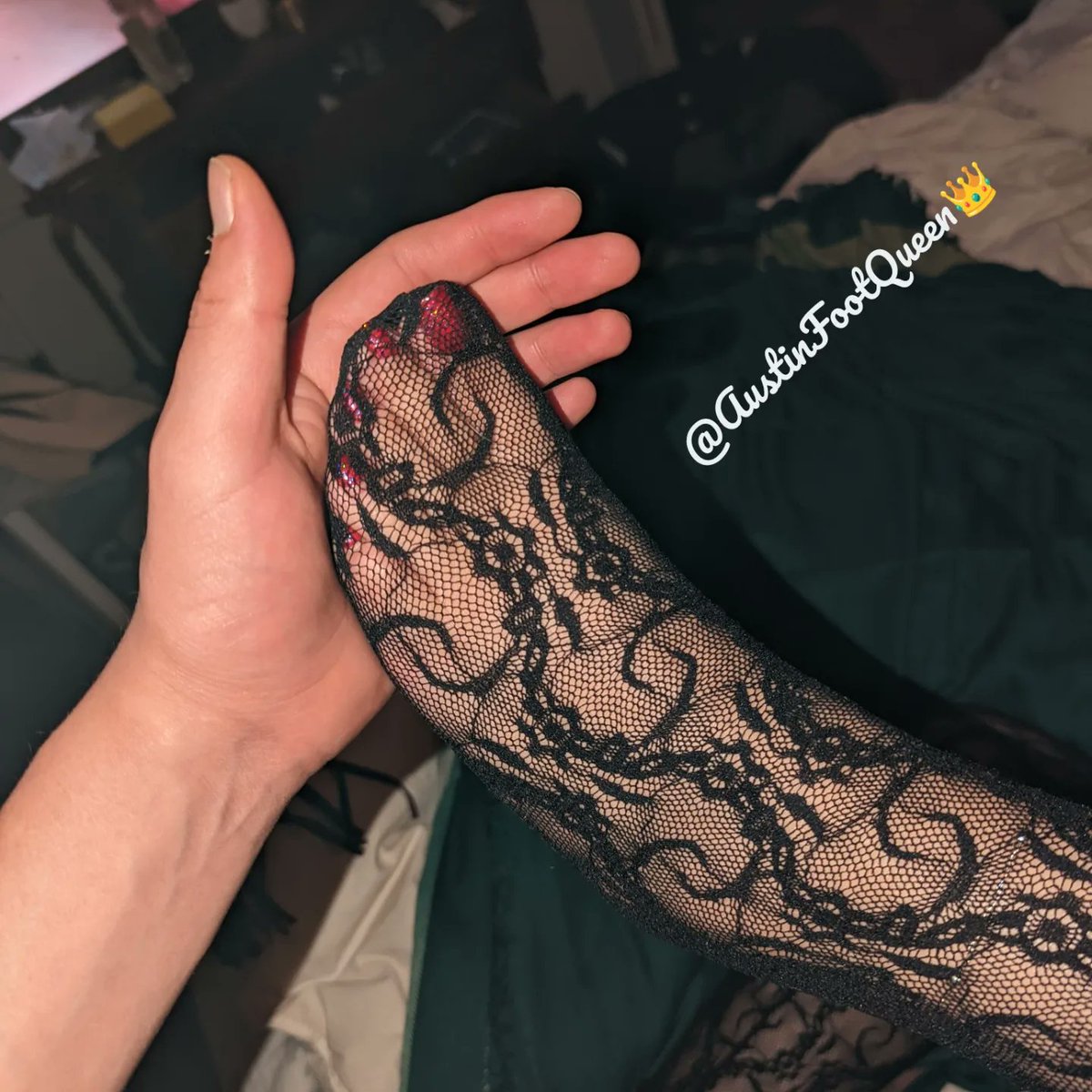 AustinFootQueen's tweet photo. My idea of a Sunday funday is having my feet caressed and worshiped 🤗

Thanks for the guys who booked 😘

#sessionmodel #footmodel #prettyfeet #footworshi̇p https://t.co/9z92DuLDTd