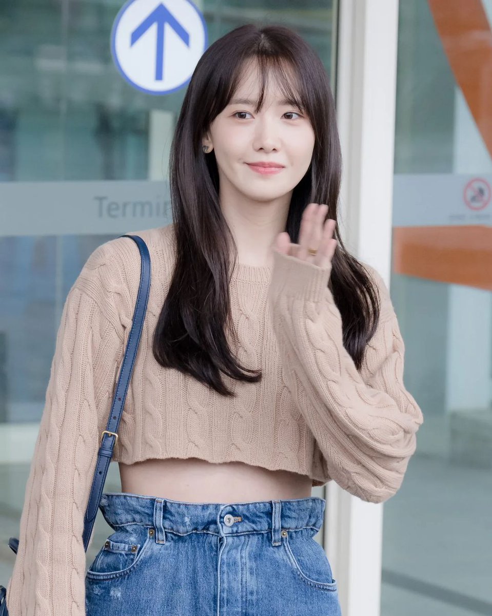 MC_YA764's tweet photo. [HQ] 221003 Yoona - Incheon Airport by ssenffl 
https://t.co/dUs8Ss6g8V

#Yoona #윤아 #MiuMiuSS23 https://t.co/NMLJokb1Fl