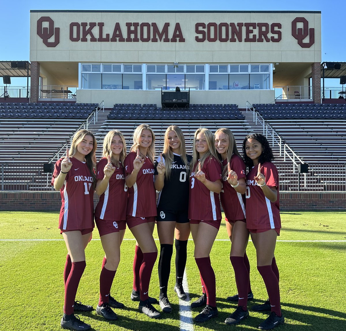 adamschloe17's tweet image. Great weekend with @OU_WSoccer and #elite23 family! ☝🏻