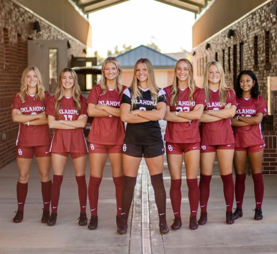 adamschloe17's tweet image. Great weekend with @OU_WSoccer and #elite23 family! ☝🏻