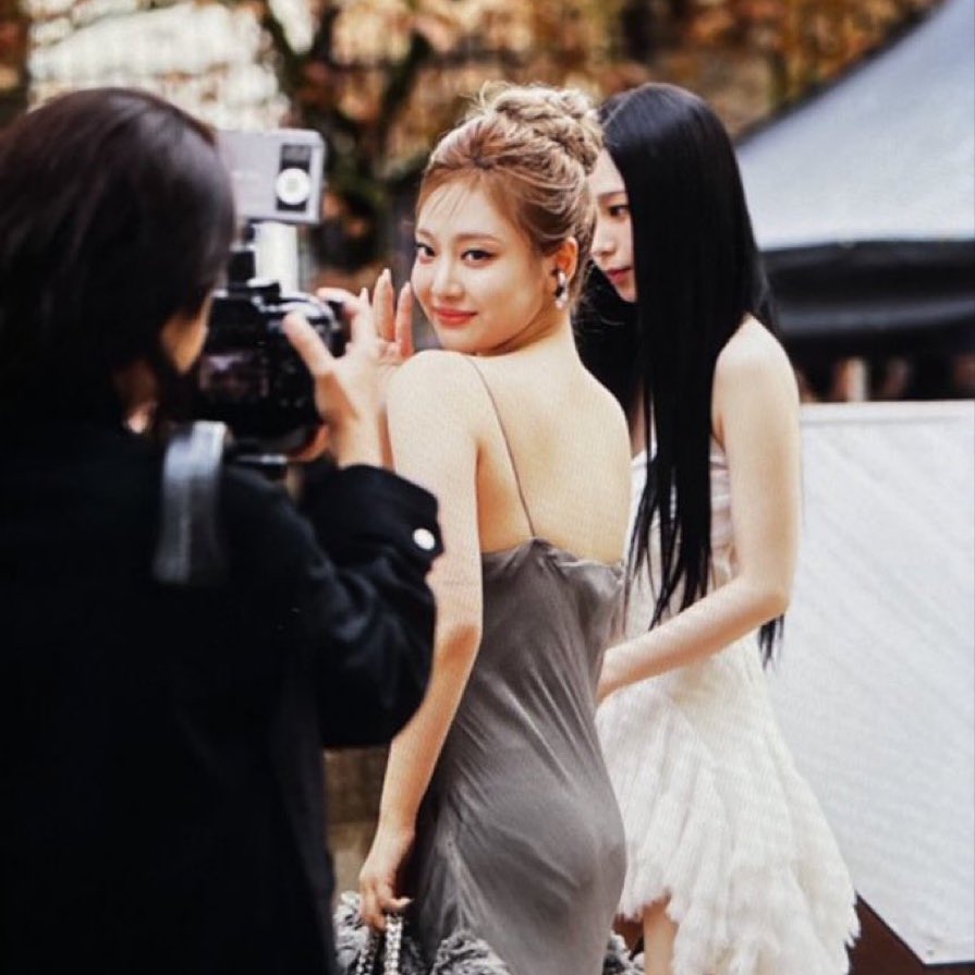 centreshb's tweet image. ningning viral video in paris a thread