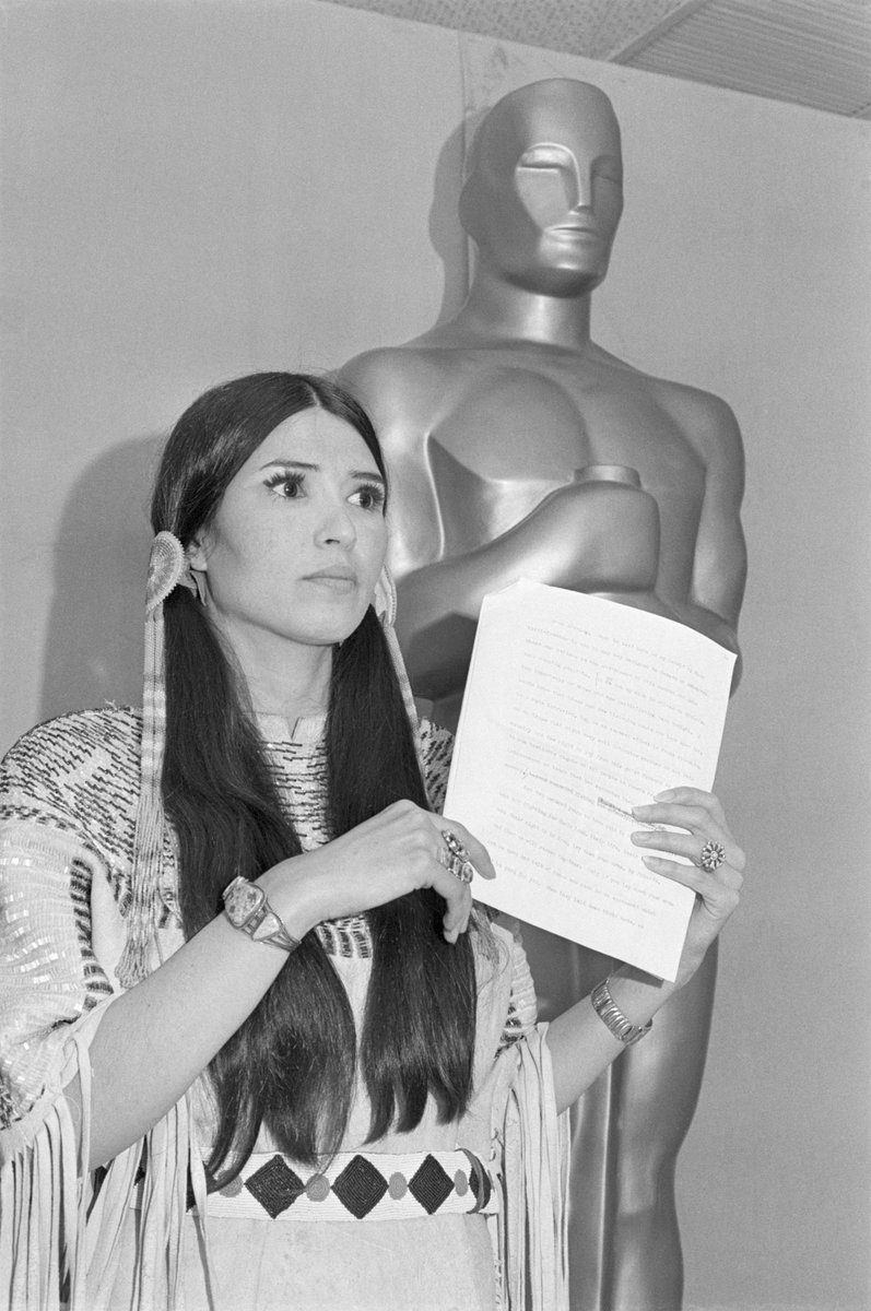 Variety's tweet photo. “He very regretfully cannot accept this very generous award,” she said. “The reasons for this being are the treatment of American Indians today by the film industry…&amp; on television in movie re-runs, &amp; also with recent happenings at Wounded Knee.” https://t.co/oPMlq3Ify8 https://t.co/f3BSHewJW8